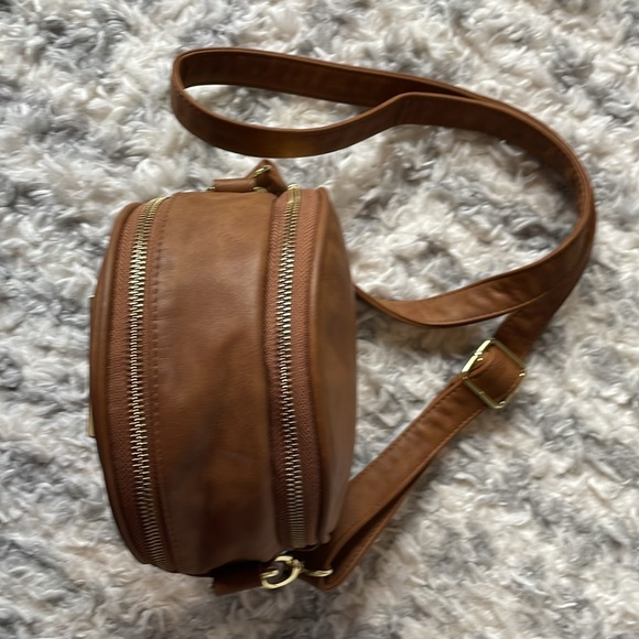Fun Circular Steve Madden bag - Picture 6 of 12